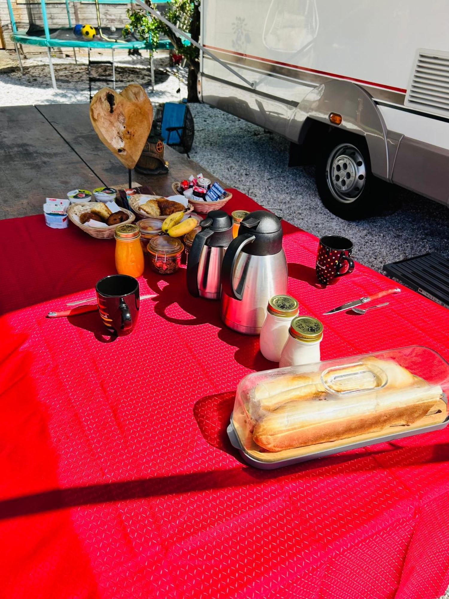 Terrain De Loisirs En Plein Centre De Lievin Camping Car Zewnętrze zdjęcie